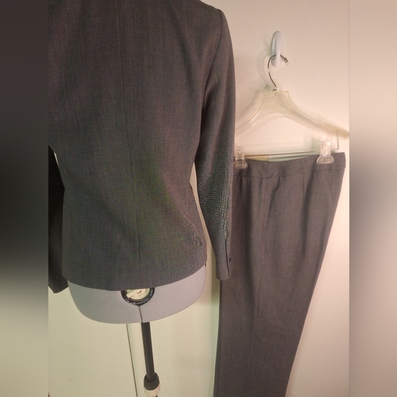 Raffaella Petites Dark Grey Two Piece Suit Size 6 p - Picture 4 of 7